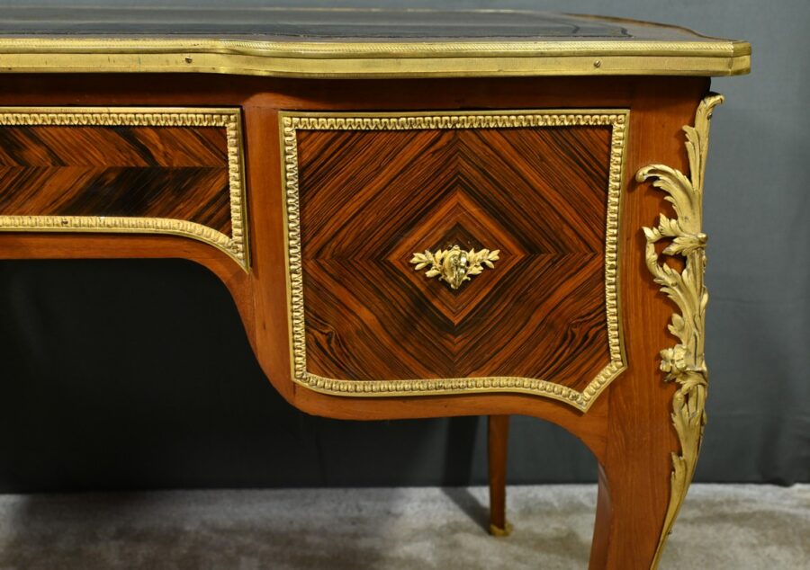 Petit Bureau de Milieu en Acajou et Palissandre, style Louis XV, époque Napoléon III – Milieu XIXe – Image 16