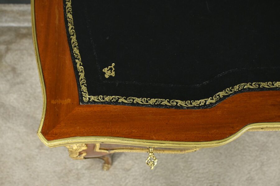 Petit Bureau de Milieu en Acajou et Palissandre, style Louis XV, époque Napoléon III – Milieu XIXe – Image 6