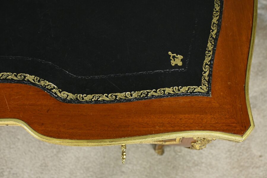 Petit Bureau de Milieu en Acajou et Palissandre, style Louis XV, époque Napoléon III – Milieu XIXe – Image 7