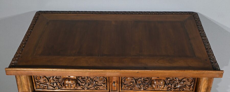 Oratoire en Noyer massif, style Renaissance Neo-gothique - Fin XIXe – Image 5