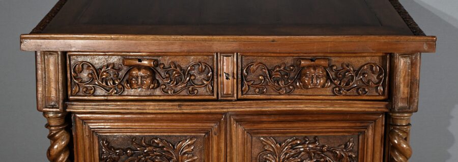 Oratoire en Noyer massif, style Renaissance Neo-gothique - Fin XIXe – Image 7