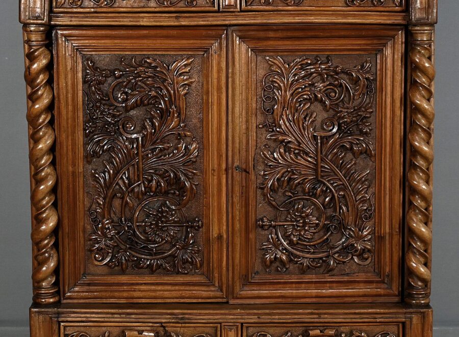 Oratoire en Noyer massif, style Renaissance Neo-gothique - Fin XIXe – Image 8