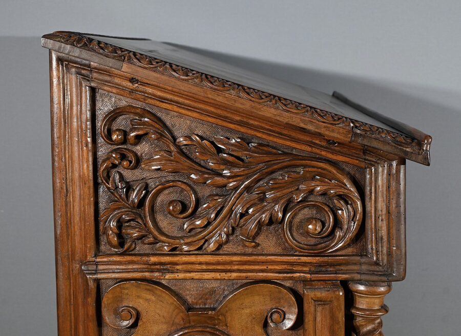 Oratoire en Noyer massif, style Renaissance Neo-gothique - Fin XIXe – Image 15