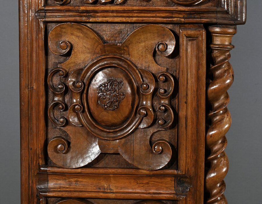 Oratoire en Noyer massif, style Renaissance Neo-gothique - Fin XIXe – Image 16