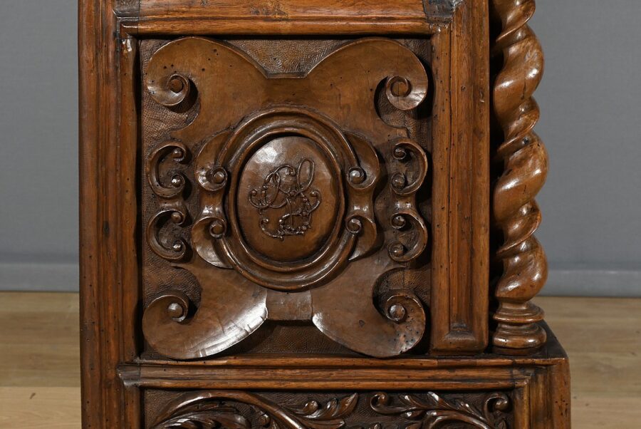 Oratoire en Noyer massif, style Renaissance Neo-gothique - Fin XIXe – Image 17