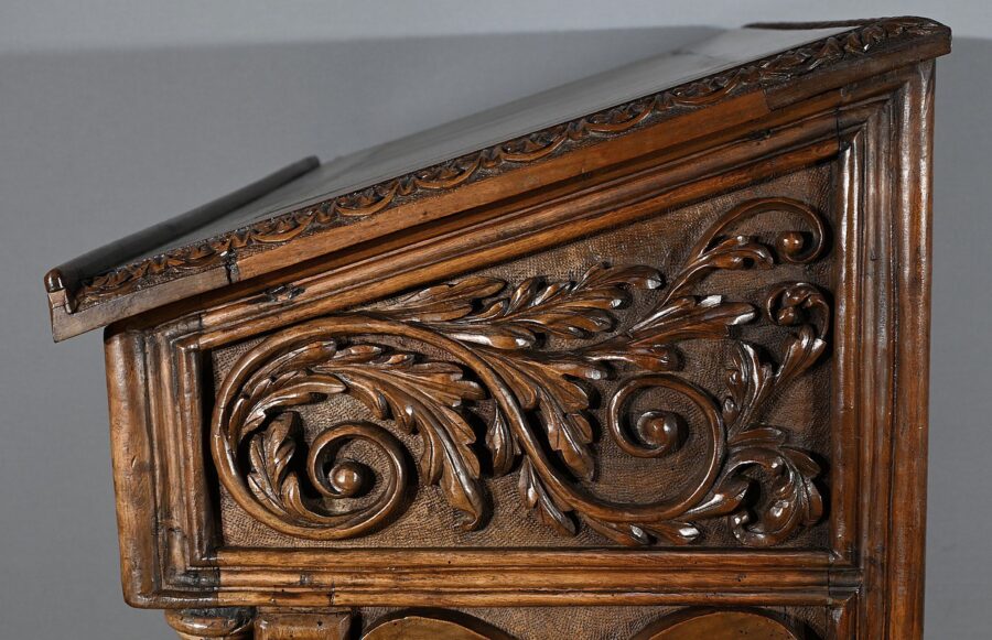 Oratoire en Noyer massif, style Renaissance Neo-gothique - Fin XIXe – Image 20
