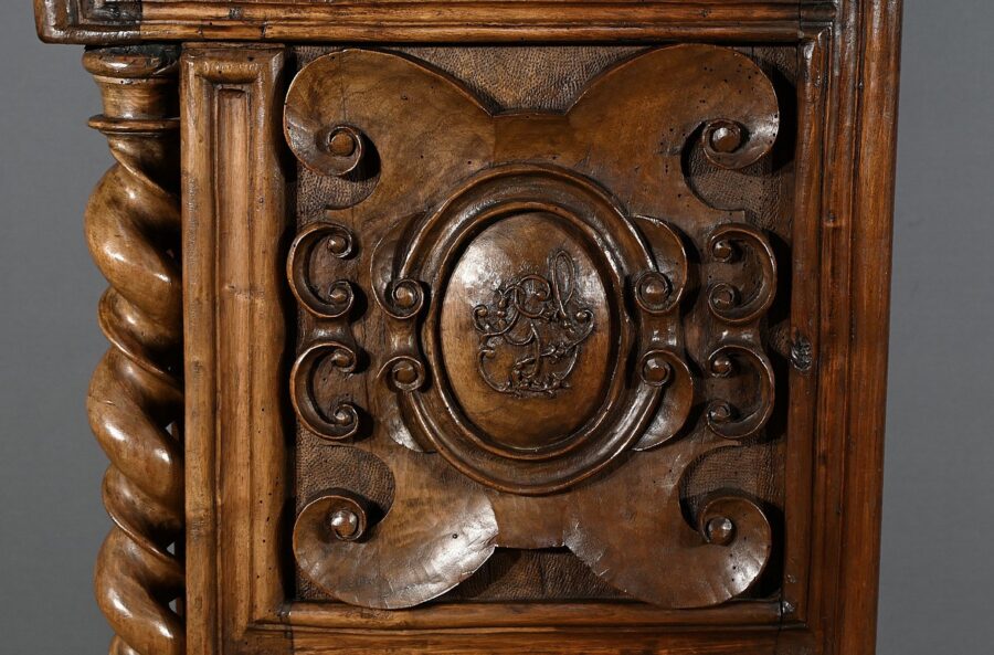 Oratoire en Noyer massif, style Renaissance Neo-gothique - Fin XIXe – Image 21