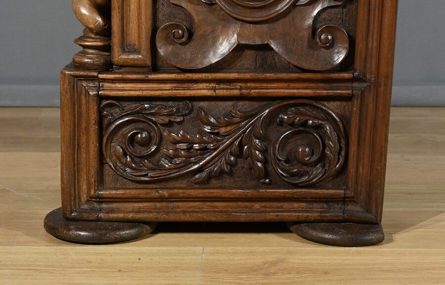 Oratoire en Noyer massif, style Renaissance Neo-gothique - Fin XIXe – Image 23