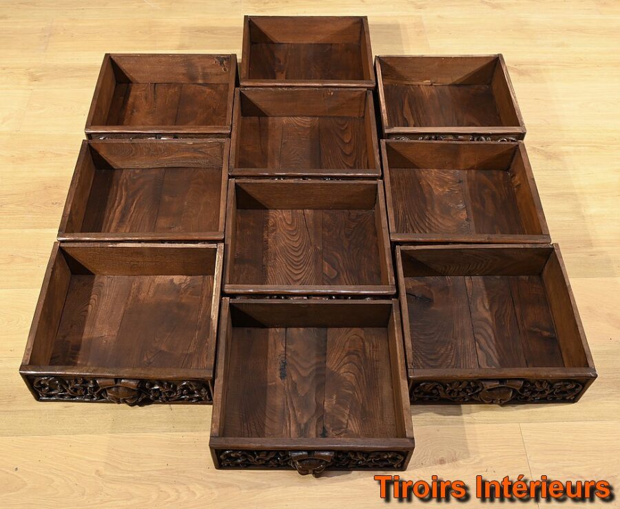 Oratoire en Noyer massif, style Renaissance Neo-gothique - Fin XIXe – Image 30