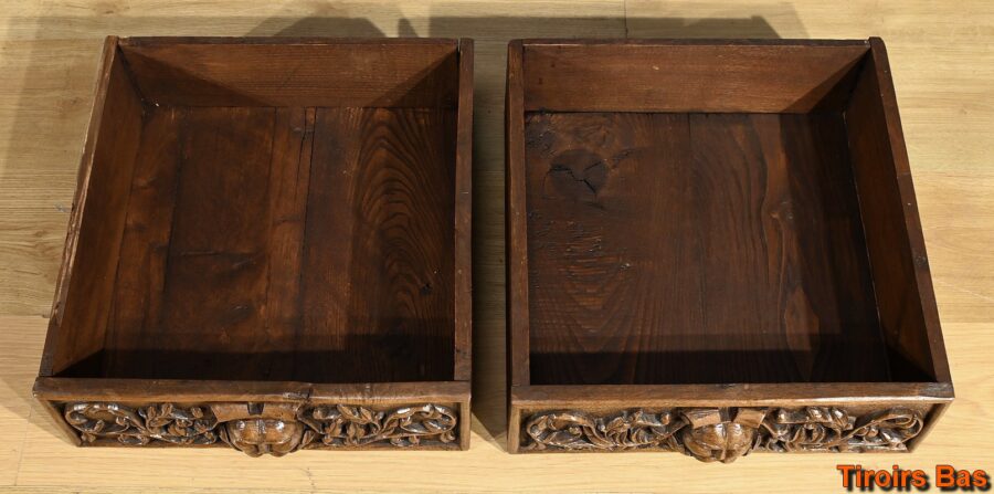 Oratoire en Noyer massif, style Renaissance Neo-gothique - Fin XIXe – Image 31
