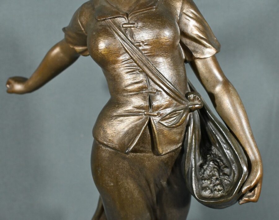 Sculpture en Régule, « Semeuse », signée A. de Ranieri – Milieu XXe – Image 9