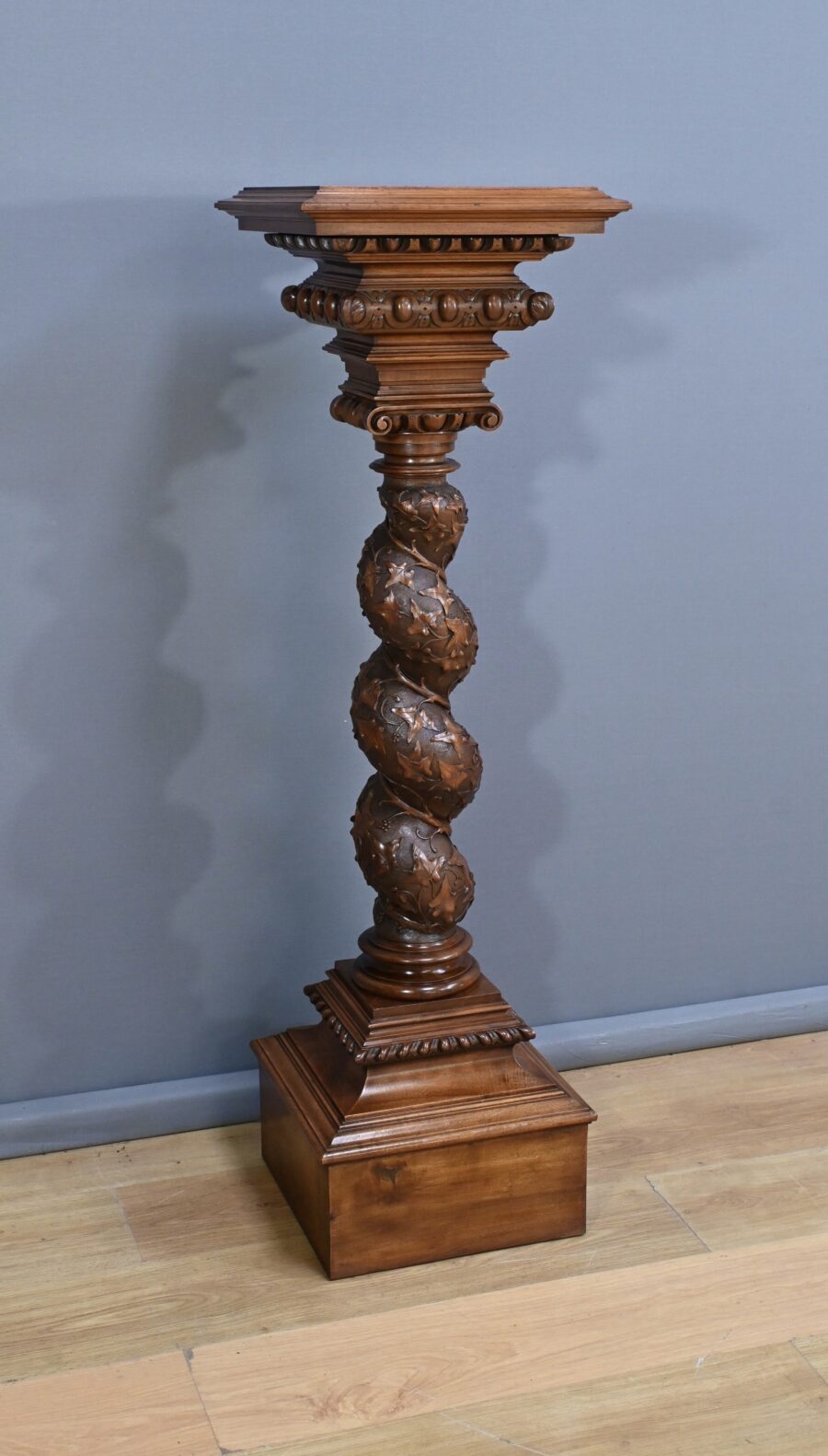 Importante Colonne Pivotante en Noyer massif - 1900 – Image 2