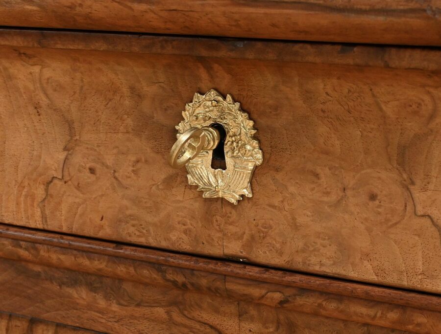 Commode en Ronce de Noyer, époque Restauration - 1re partie XIXe – Image 8