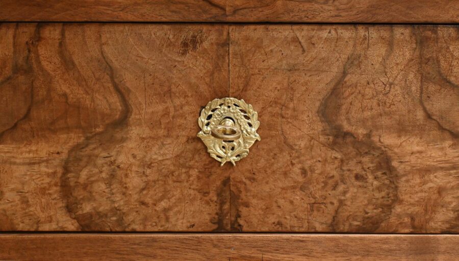 Commode en Ronce de Noyer, époque Restauration - 1re partie XIXe – Image 9