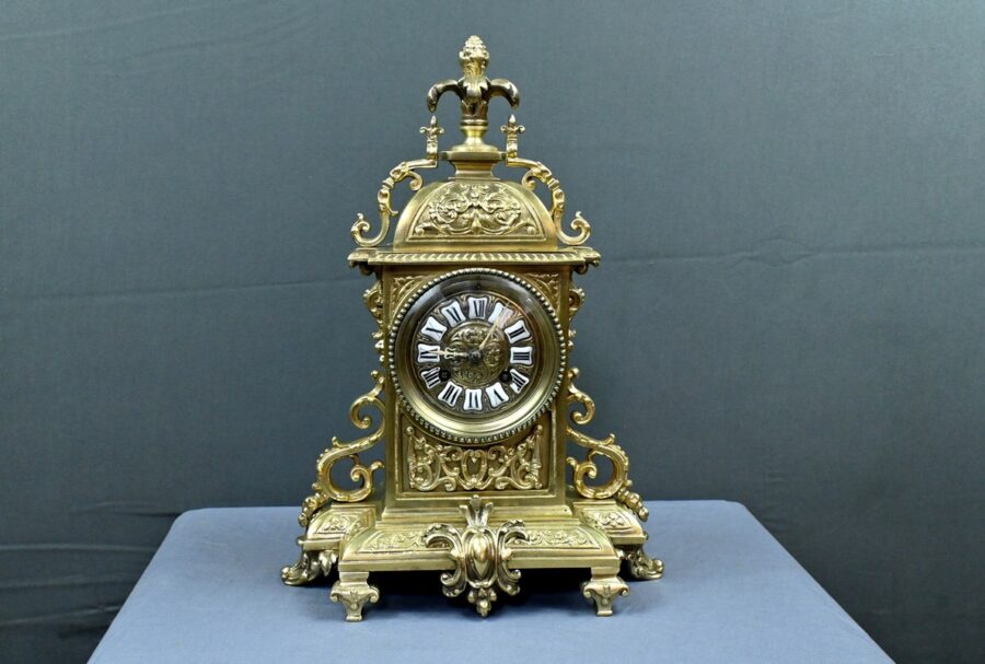 Pendule en Bronze Doré, style Louis XIV – Milieu XXe