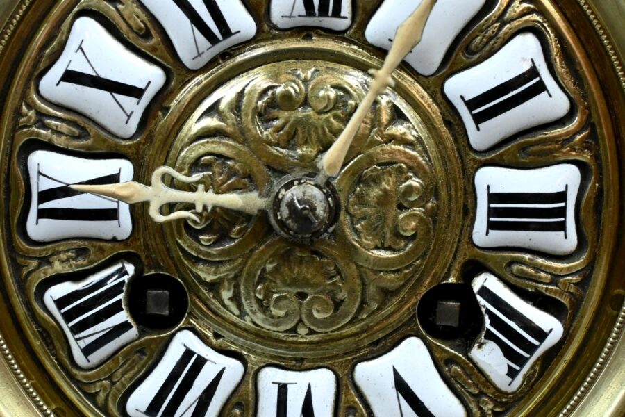Pendule en Bronze Doré, style Louis XIV – Milieu XXe – Image 10