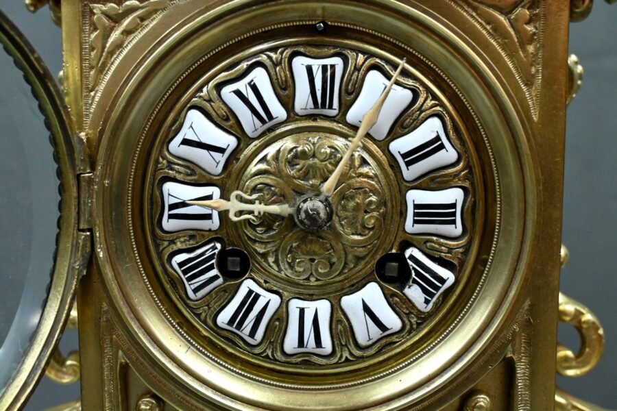Pendule en Bronze Doré, style Louis XIV – Milieu XXe – Image 9