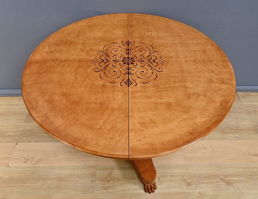Table Ronde à Allonges en Érable moucheté, style Charles X - 1940 – Image 5