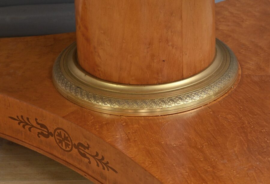Table Ronde à Allonges en Érable moucheté, style Charles X - 1940 – Image 8