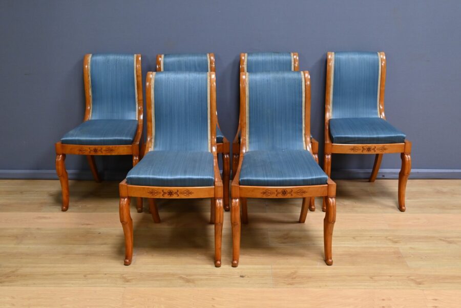 Suite de 6 Chaises en Erable et Merisier, style Charles X – Milieu XXe