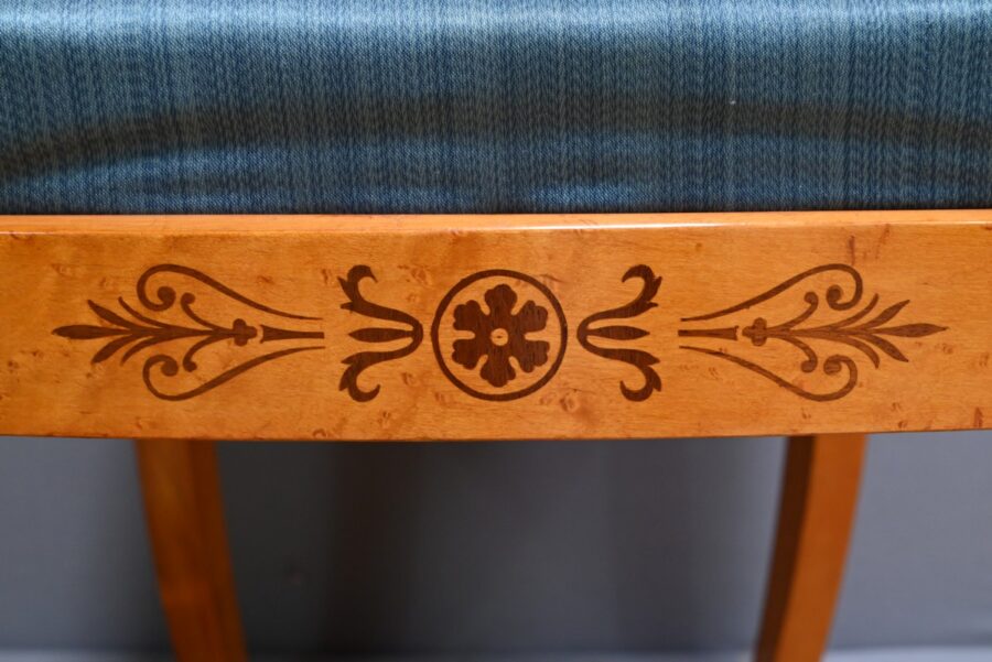 Suite de 6 Chaises en Erable et Merisier, style Charles X – Milieu XXe – Image 16