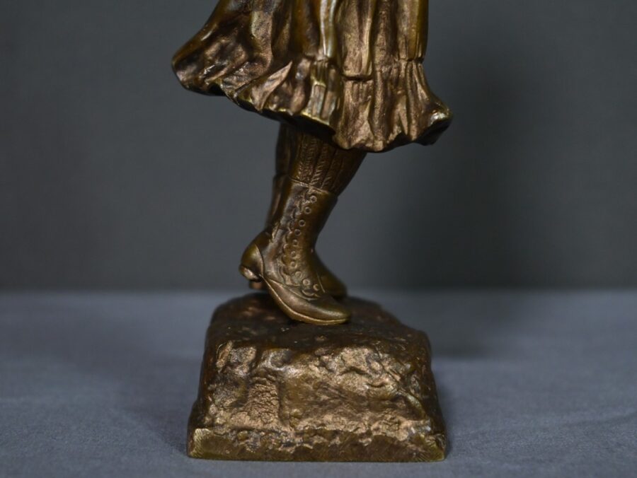 Bronze « L’Ecolière », signé Tremo – Début XXe – Image 15